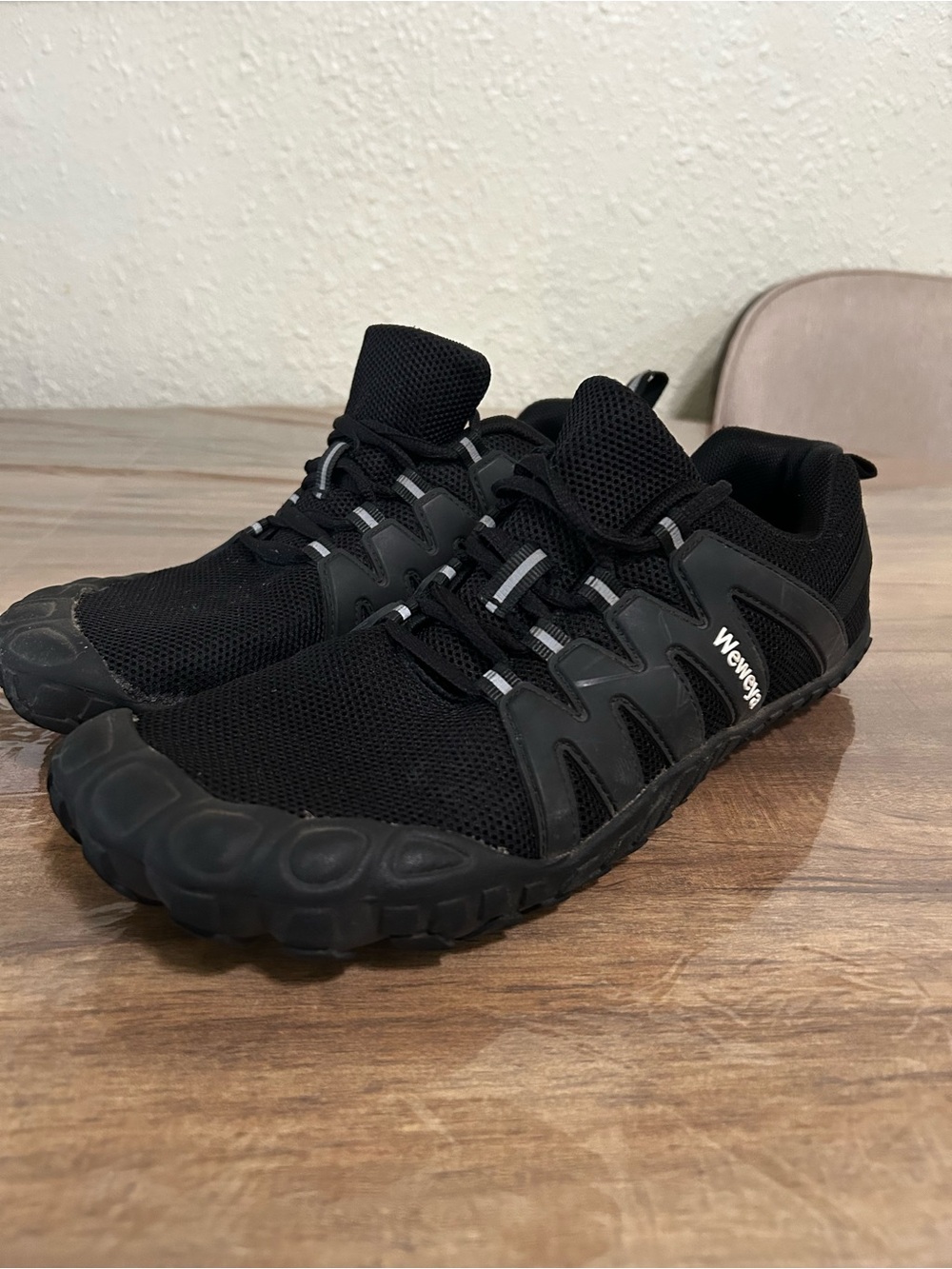 Black Lightweight Athletic Sneakers for Men